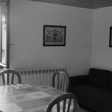 Centro 4pax * تورلا